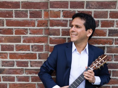 Pressebild mit Gitarre