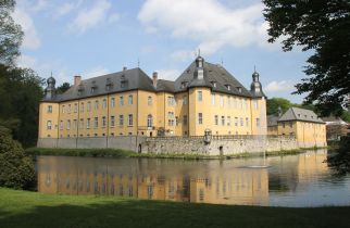 Außenansicht über den Burggraben