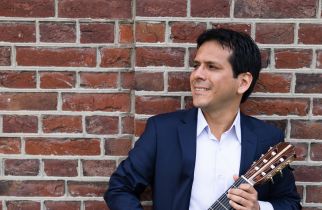 Pressebild mit Gitarre