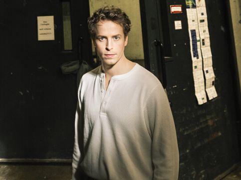 Foto eines Manns Backstage
