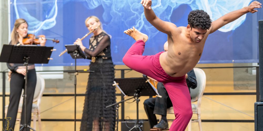 Tänzer auf Open-Air-Bühne