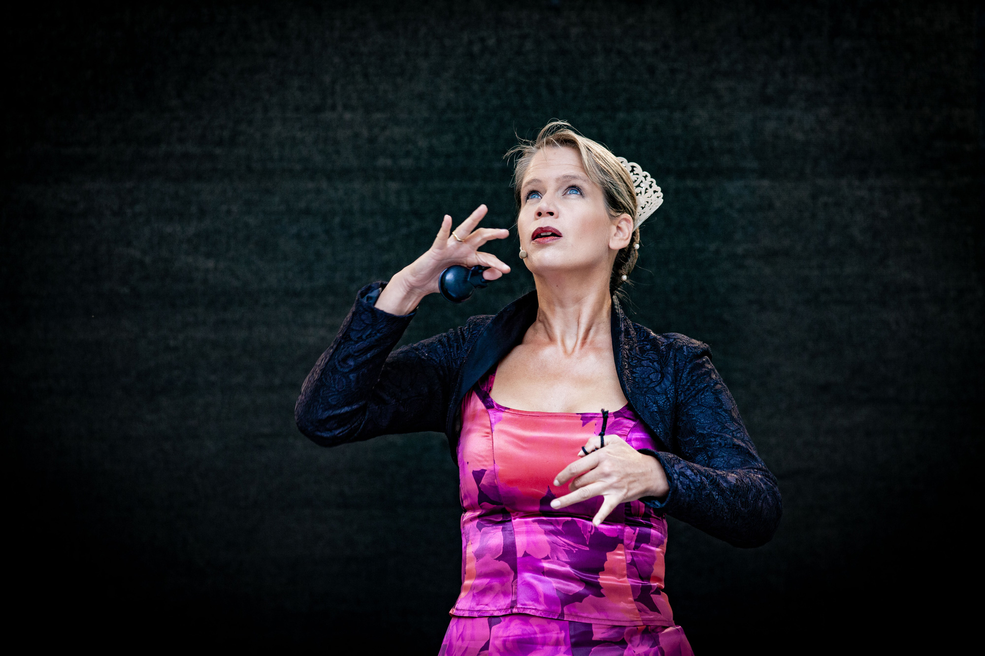 Friederike von Krosigk mit Kastagnetten